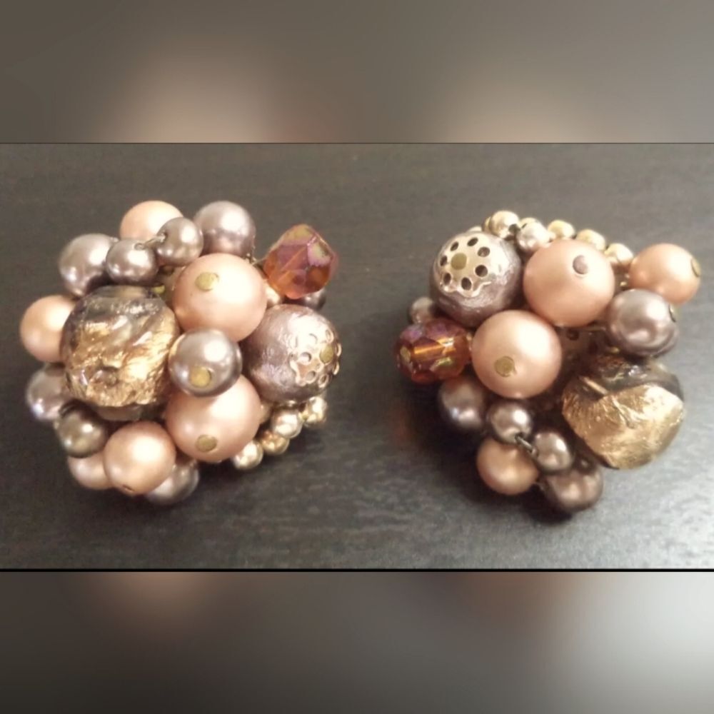 VINTAGE SIGNED JAPAN CLUSTER BEAD 1 1/4" CLIP EARRINGS